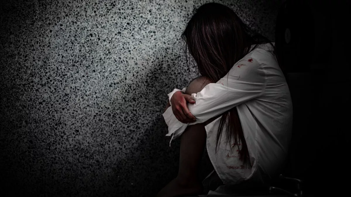 How Long is the Withdrawal Effect? woman suffering from withdrawals from substance abuse