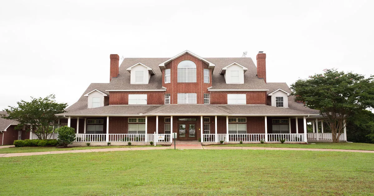 Ennis Rehab Center exterior